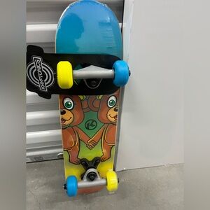 Cartoon Bear Kids Skateboard with Blue and Yellow Wheels